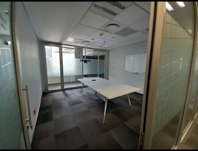 1,267M² OFFICE TO LET IN BRYANSTON